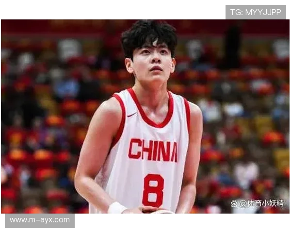 杨舒予快攻上篮,主场球迷欢呼雀跃 杨舒予快攻上篮,主场球迷欢呼雀跃